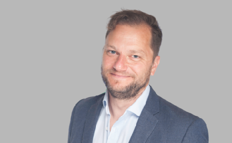 Portrait of Sam Evans , Consultant Ophthalmologist