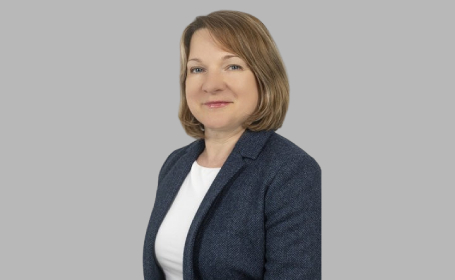 Portrait of Dr Marsha Ostroumova , Consultant Dermatologist and Cutaneous Surgeon