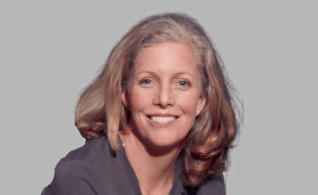 Portrait of Dr Stephanie Arnold , Consultant Dermatologist