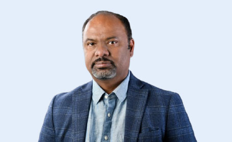 Portrait of Mr Srini Goverdhan , Consultant Ophthalmic Surgeon