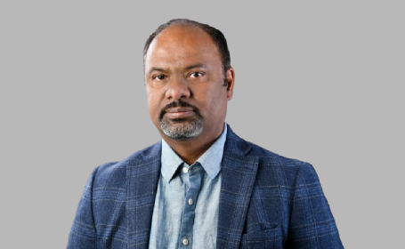 Portrait of Mr Srini Goverdhan , Consultant Ophthalmic Surgeon