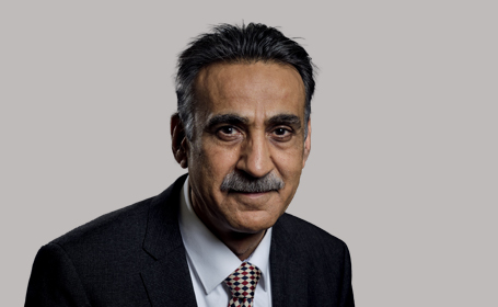 Portrait of Dr Javed Iqbal , Consultant Cardiologist and Interventional Cardiologist