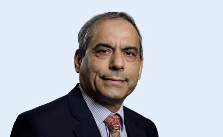 Portrait of Mr Naveed Afzal , Consultant Urologist and da Vinci Robotic Surgeon