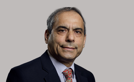 Portrait of Mr Naveed Afzal , Consultant Urologist and da Vinci Robotic Surgeon