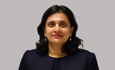 Portrait of Ms Kadambari Oswal , Consultant Ophthalmic and Vitreoretinal Surgeon