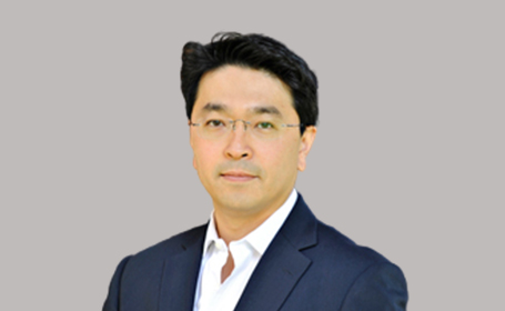 Portrait of Mr Jong Kim , Consultant Plastic Surgeon