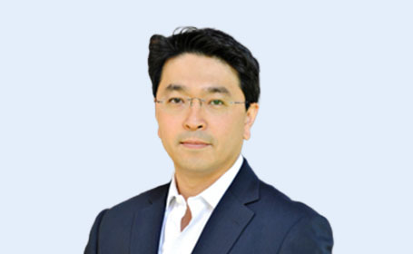 Portrait of Mr Jong Kim , Consultant Plastic Surgeon