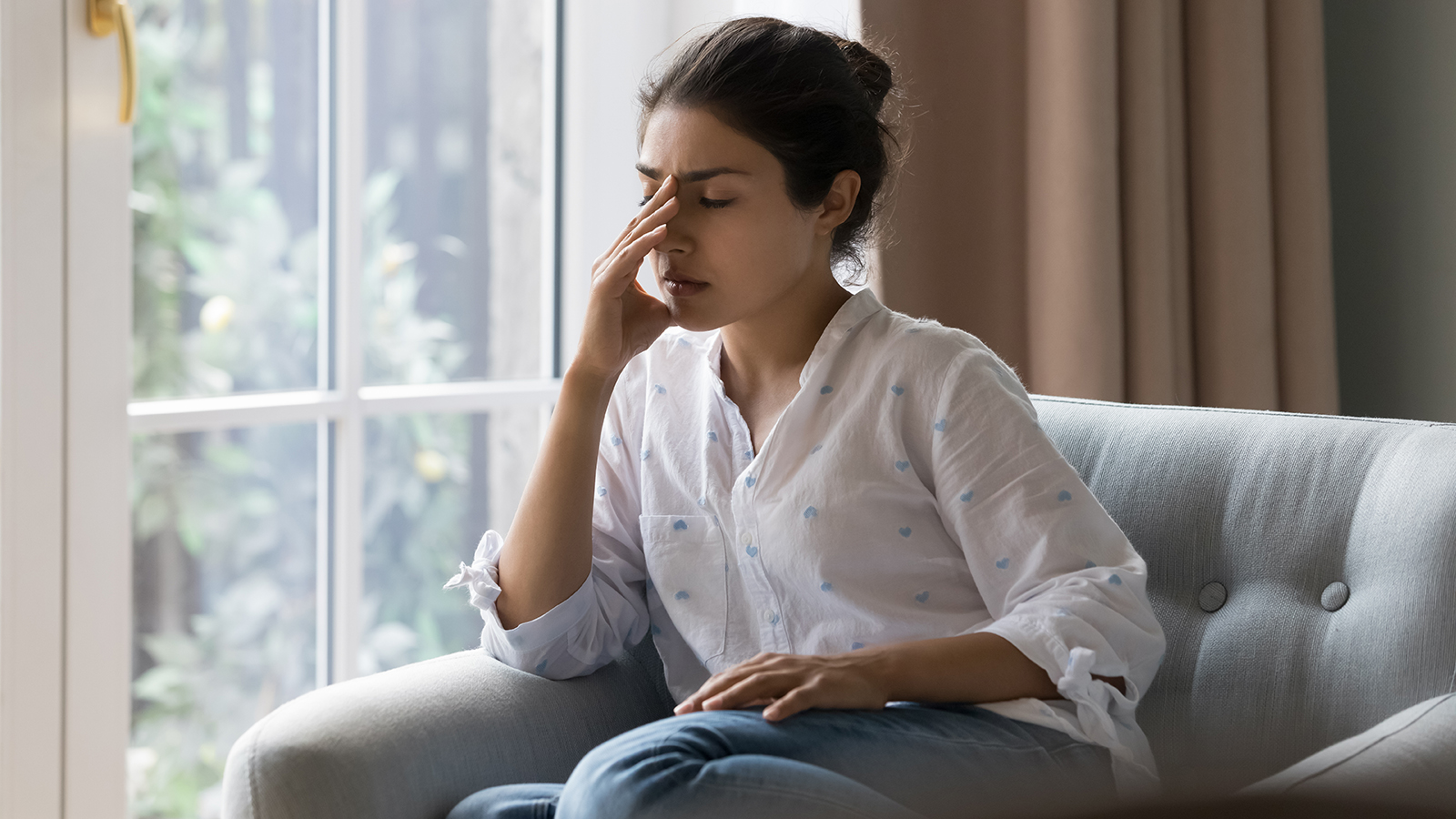 /-/media/circle/spotlights/image-spotlights/in-article-images/does-endometriosis-cause-fatigue_3.jpg?rev=915fb83e119644cb80638d79b68974d3&iar=1&mh=255&mw=381&hash=D62FA3C899726DFA7C7BD2C02A07D5EB