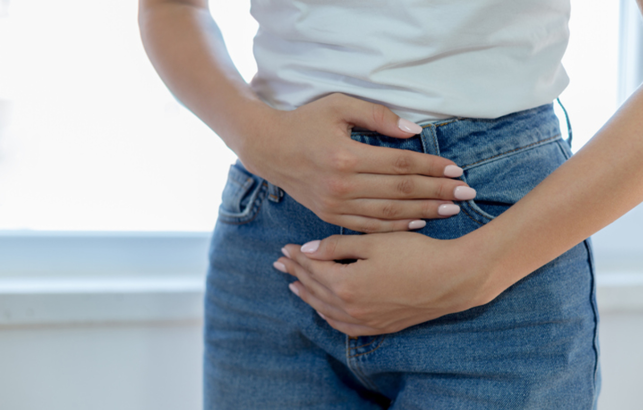 Woman with menstrual pain requires ovarian cancer treatment