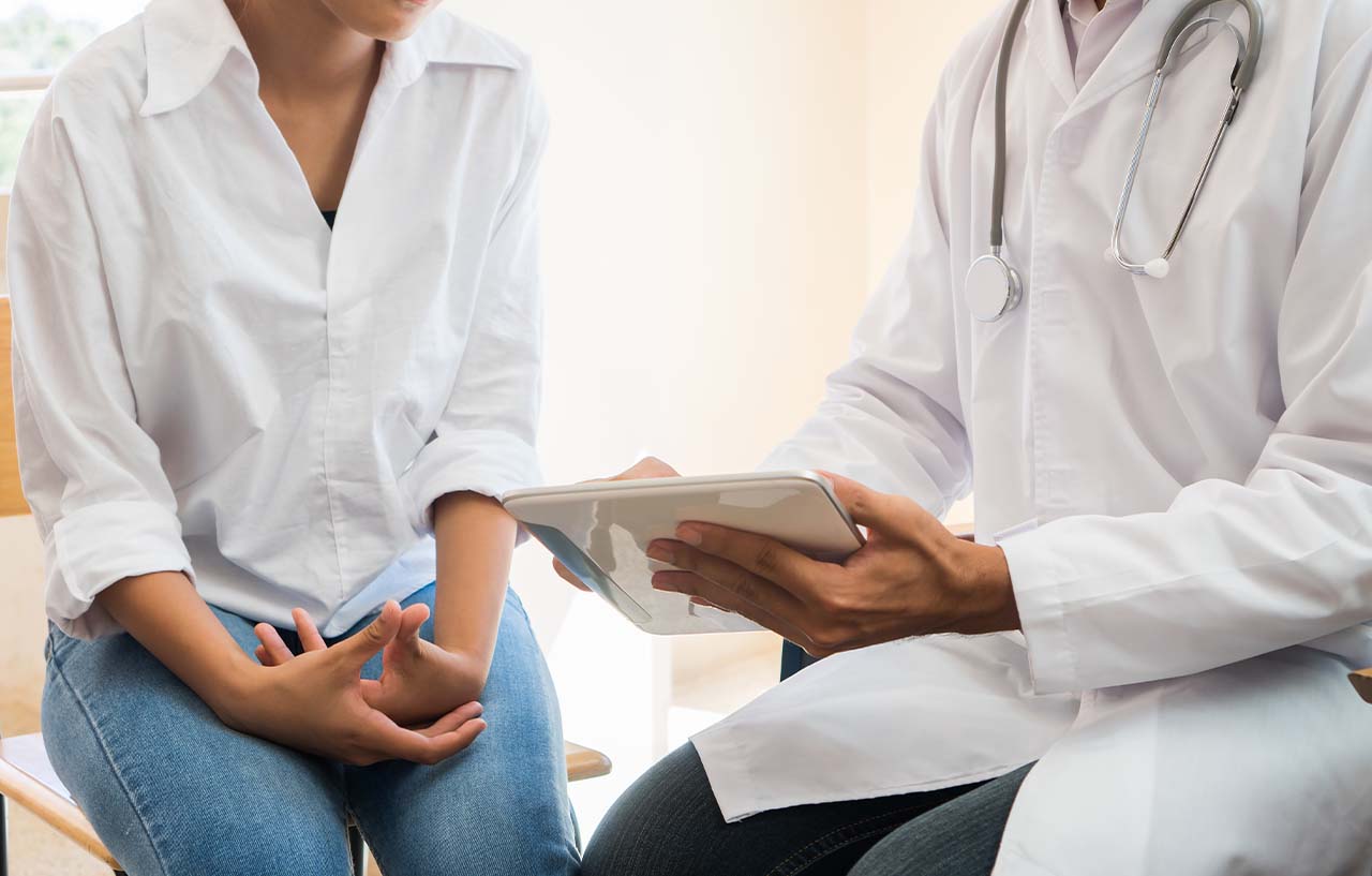 Doctor and patient in consultation about upcoming laparoscopic treatment of endometriosis