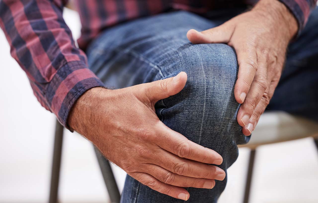 Close-up-of-mature-man-with-knee-pain