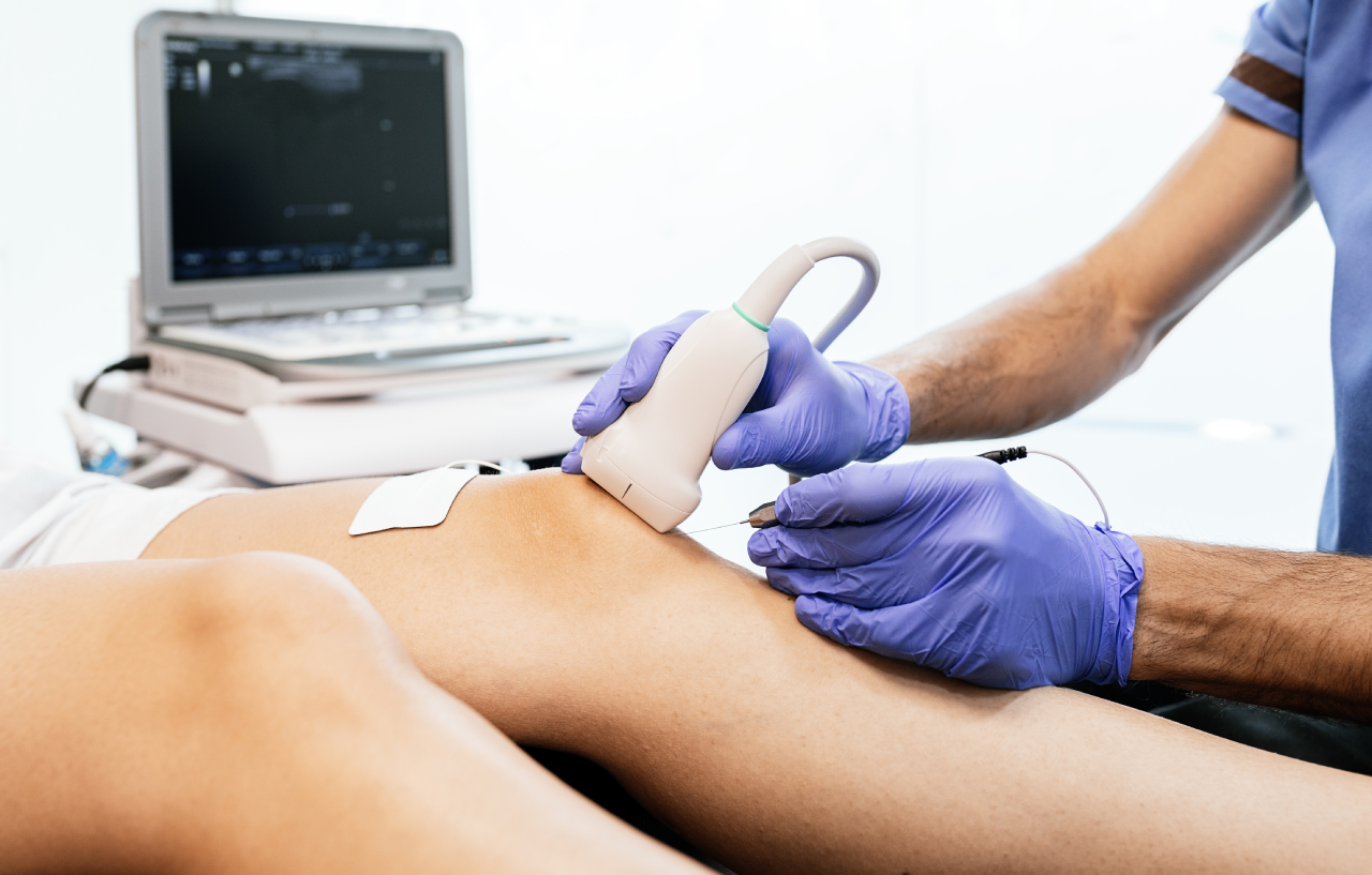 Consultant-using-ultrasound-on-knee